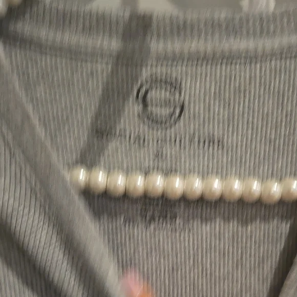 Gray Cropped Top with Green Graphic - Picture 3 of 5